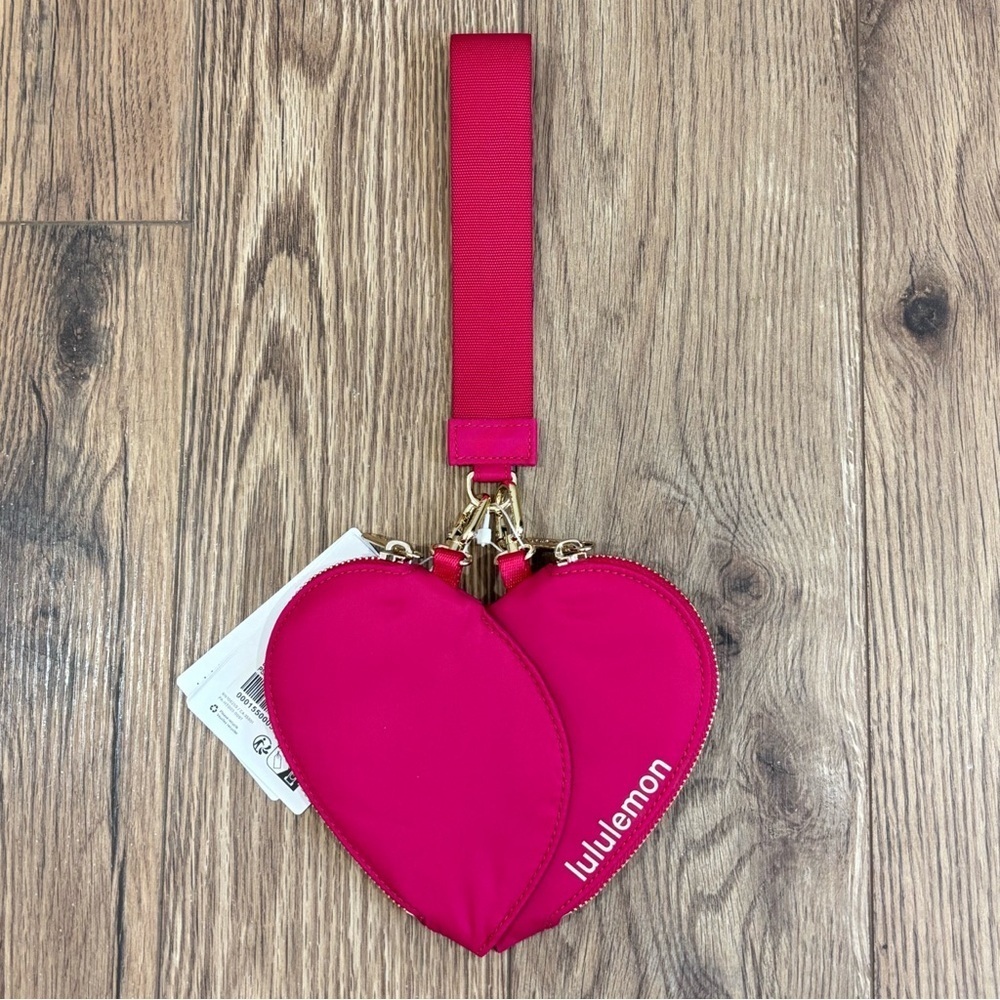 NWT Lululemon Dual Pouch Wristlet *Heart In Passionate/Gold - Picture 2 of 8